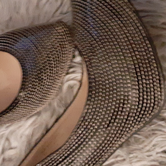 Colin Stuart back and white 4 in pumps - Picture 5 of 5